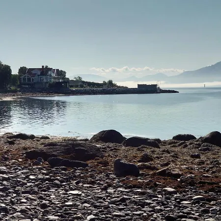 Comfortable Tromso Apartment With Easy Airport Access, Parking And Nature Nearby Apartamento *