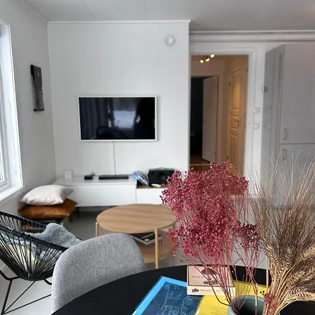 Apartament Bright And Comfortable With Easy Airport Access, Parking And Nature Nearby