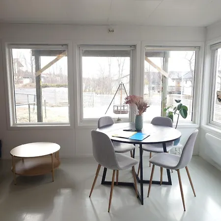 Apartament Bright And Comfortable With Easy Airport Access, Parking And Nature Nearby *