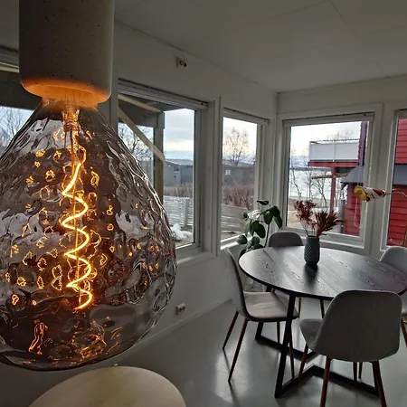 Bright And Comfortable With Easy Airport Access, Parking And Nature Nearby * Tromsø