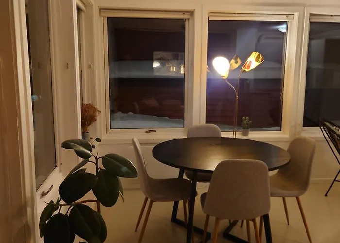 Comfortable Tromso Apartment With Easy Airport Access, Parking And Nature Nearby Apartamento Tromsø