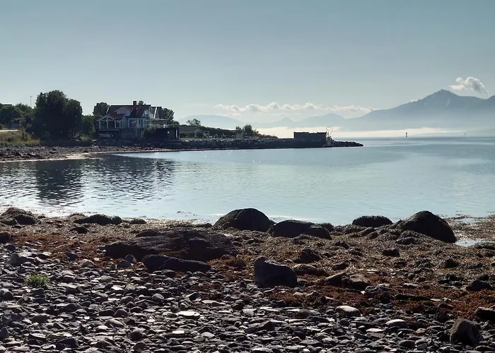 Comfortable Tromso Apartment With Easy Airport Access, Parking And Nature Nearby Apartamento *