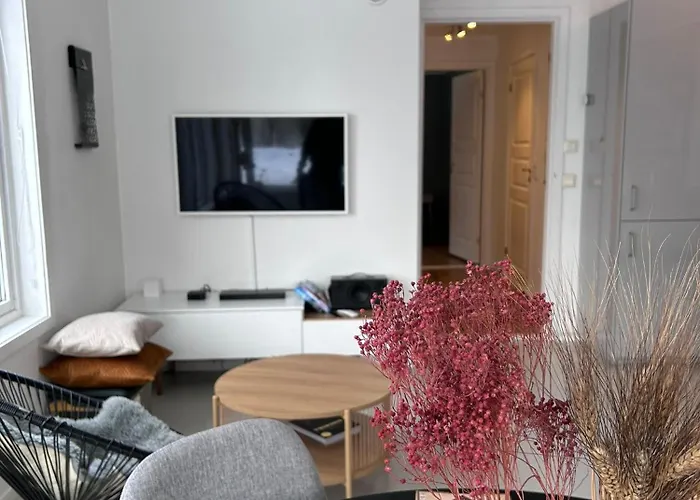 Apartament Bright And Comfortable With Easy Airport Access, Parking And Nature Nearby