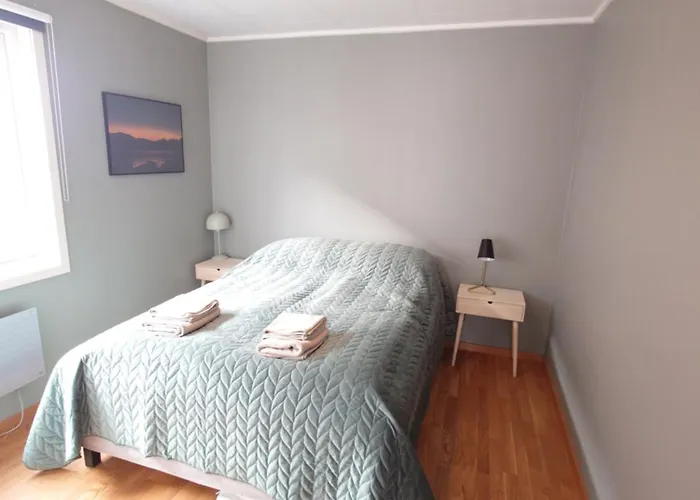 Bright And Comfortable With Easy Airport Access, Parking And Nature Nearby Apartament *