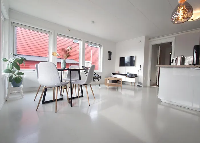 Bright And Comfortable With Easy Airport Access, Parking And Nature Nearby * Tromsø