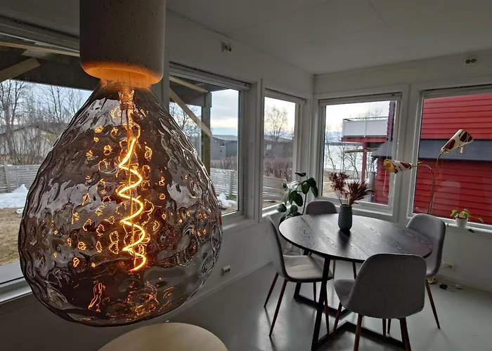 Bright And Comfortable With Easy Airport Access, Parking And Nature Nearby * Tromsø