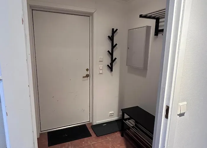 Bright And Comfortable With Easy Airport Access, Parking And Nature Nearby Apartament Tromsø